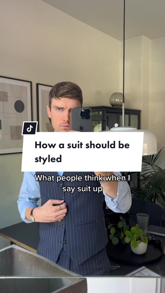 A suit can be way more interesting with the correct styling. Agree? 🕵️‍♂️
