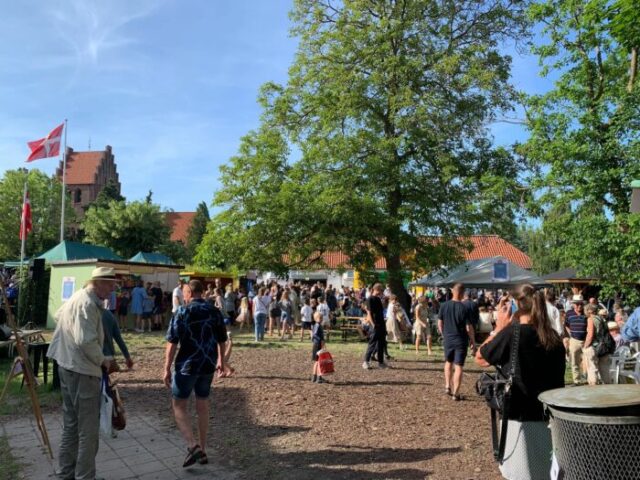 alle-elsker-sommerfesten-i-praestegardshaven